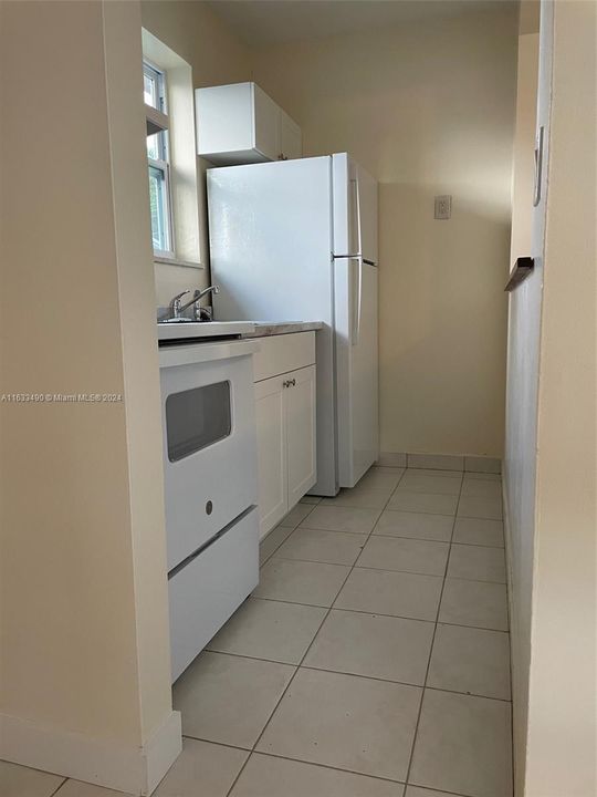 Active With Contract: $1,300 (1 beds, 1 baths, 0 Square Feet)