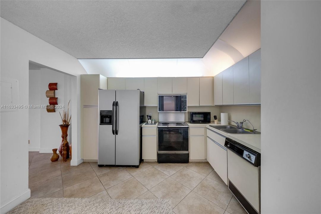 For Sale: $514,990 (1 beds, 2 baths, 1200 Square Feet)