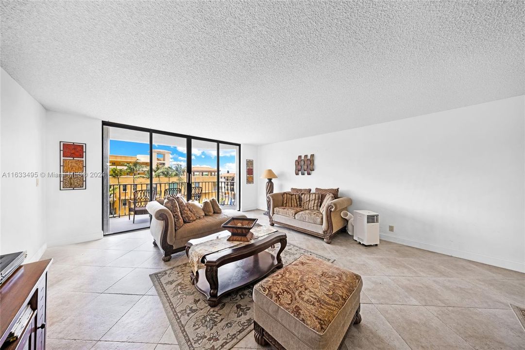 For Sale: $514,990 (1 beds, 2 baths, 1200 Square Feet)