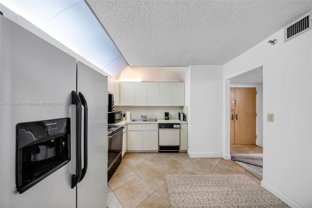 For Sale: $514,990 (1 beds, 2 baths, 1200 Square Feet)