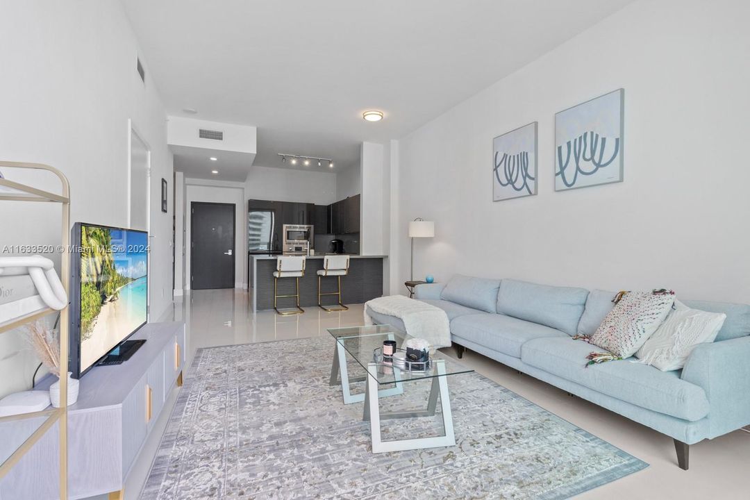 For Sale: $595,000 (1 beds, 1 baths, 748 Square Feet)