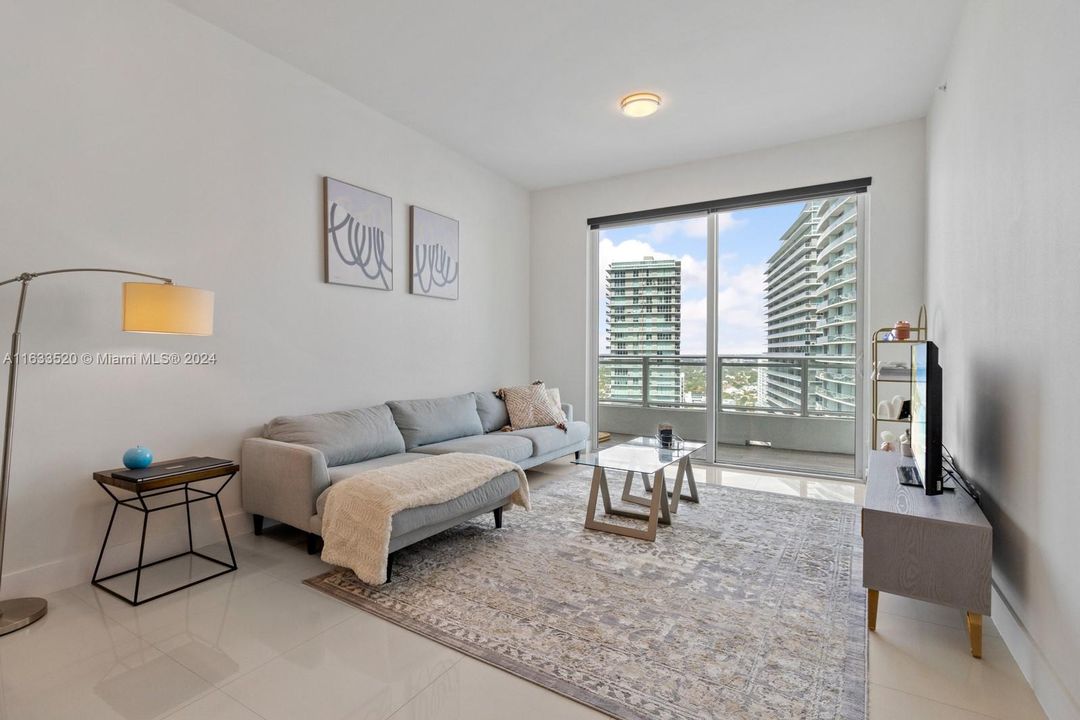 For Sale: $595,000 (1 beds, 1 baths, 748 Square Feet)