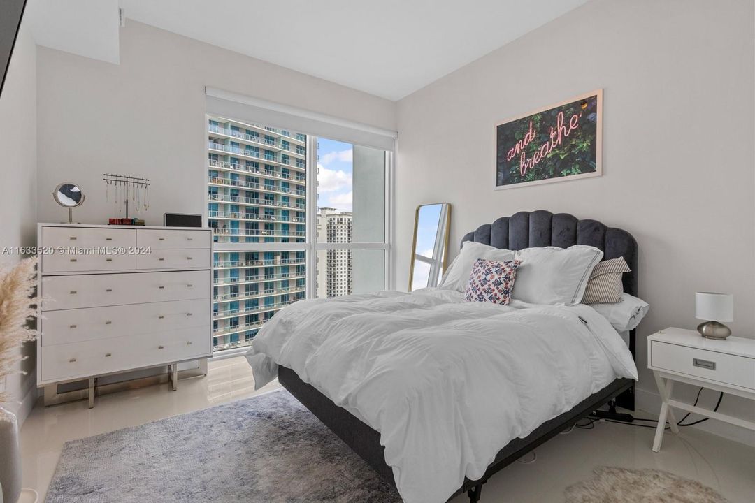 For Sale: $595,000 (1 beds, 1 baths, 748 Square Feet)