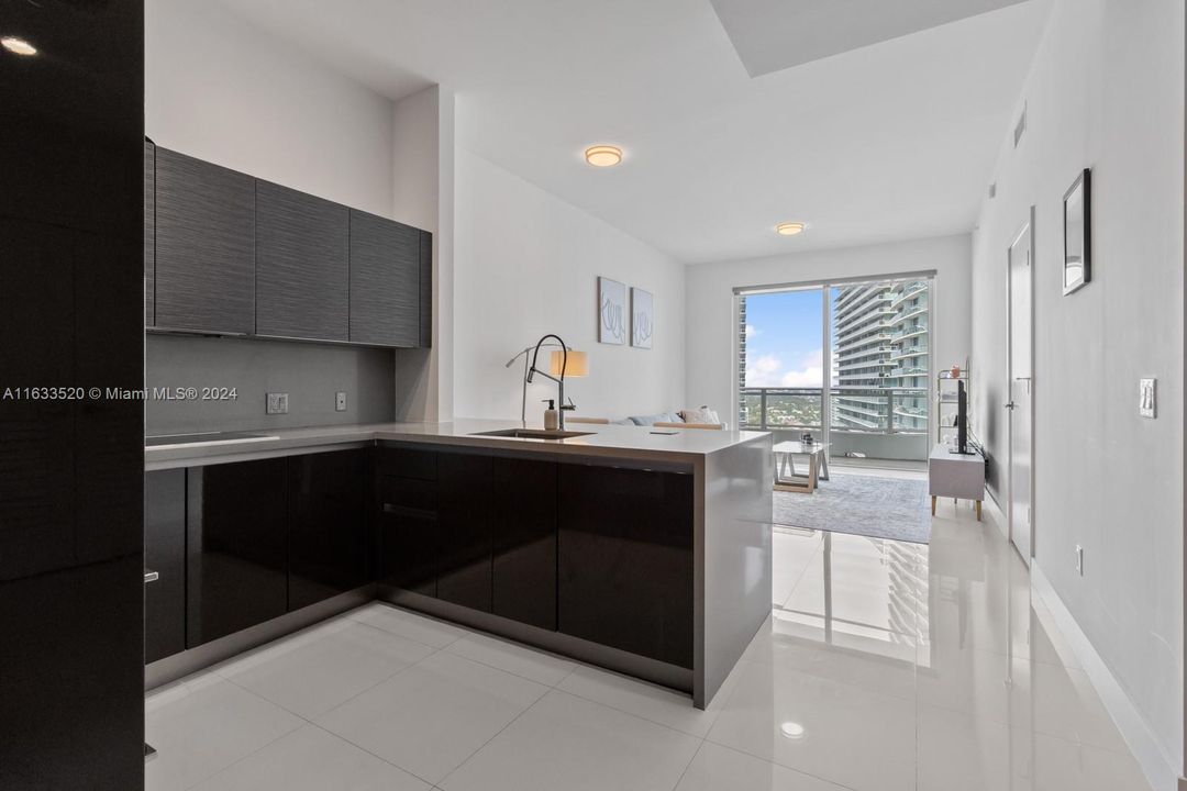 For Sale: $595,000 (1 beds, 1 baths, 748 Square Feet)