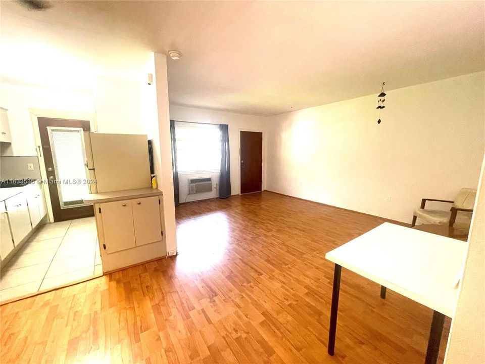 Recently Rented: $2,000 (1 beds, 1 baths, 685 Square Feet)