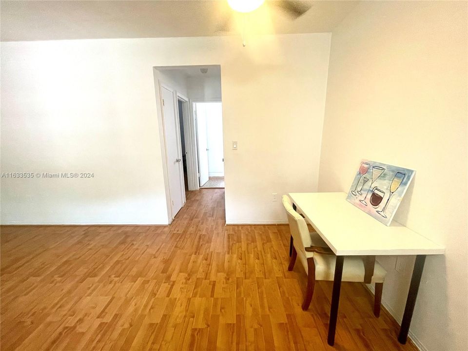 Recently Rented: $2,000 (1 beds, 1 baths, 685 Square Feet)