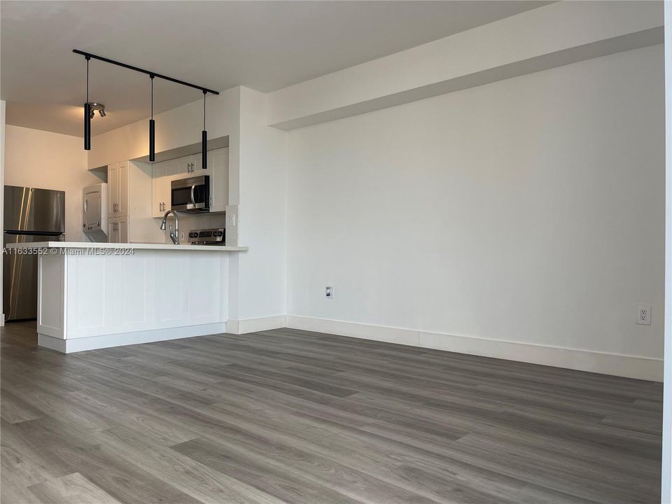 Recently Rented: $2,250 (1 beds, 1 baths, 685 Square Feet)