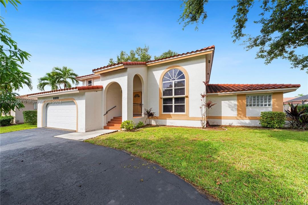 Active With Contract: $775,000 (3 beds, 3 baths, 2648 Square Feet)