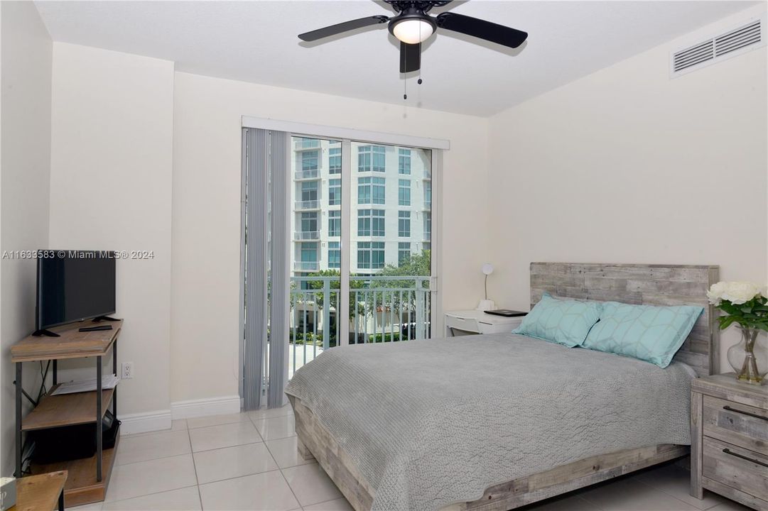 Active With Contract: $419,900 (2 beds, 2 baths, 1129 Square Feet)