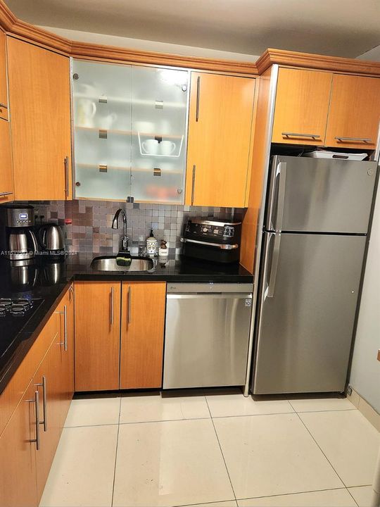 For Sale: $399,990 (1 beds, 1 baths, 847 Square Feet)