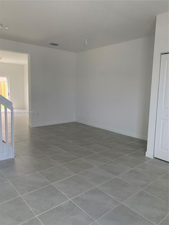 Active With Contract: $2,500 (3 beds, 2 baths, 1612 Square Feet)