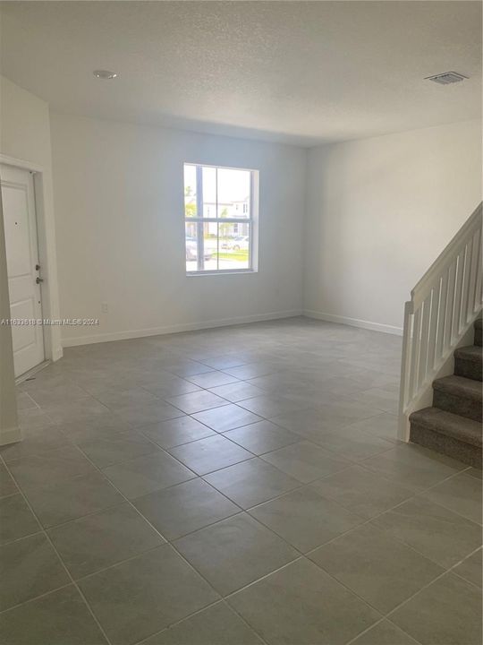 Active With Contract: $2,500 (3 beds, 2 baths, 1612 Square Feet)