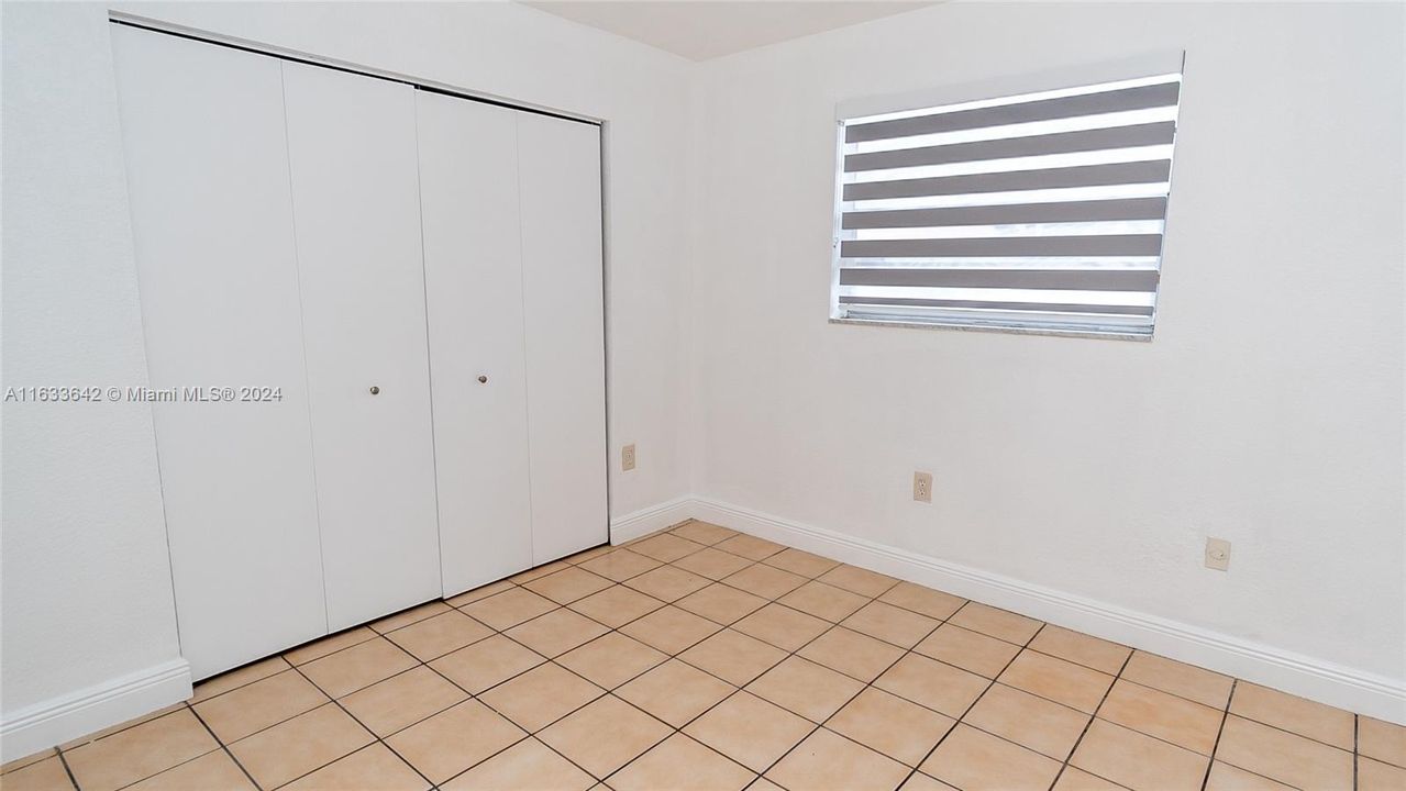 For Sale: $220,000 (2 beds, 1 baths, 801 Square Feet)