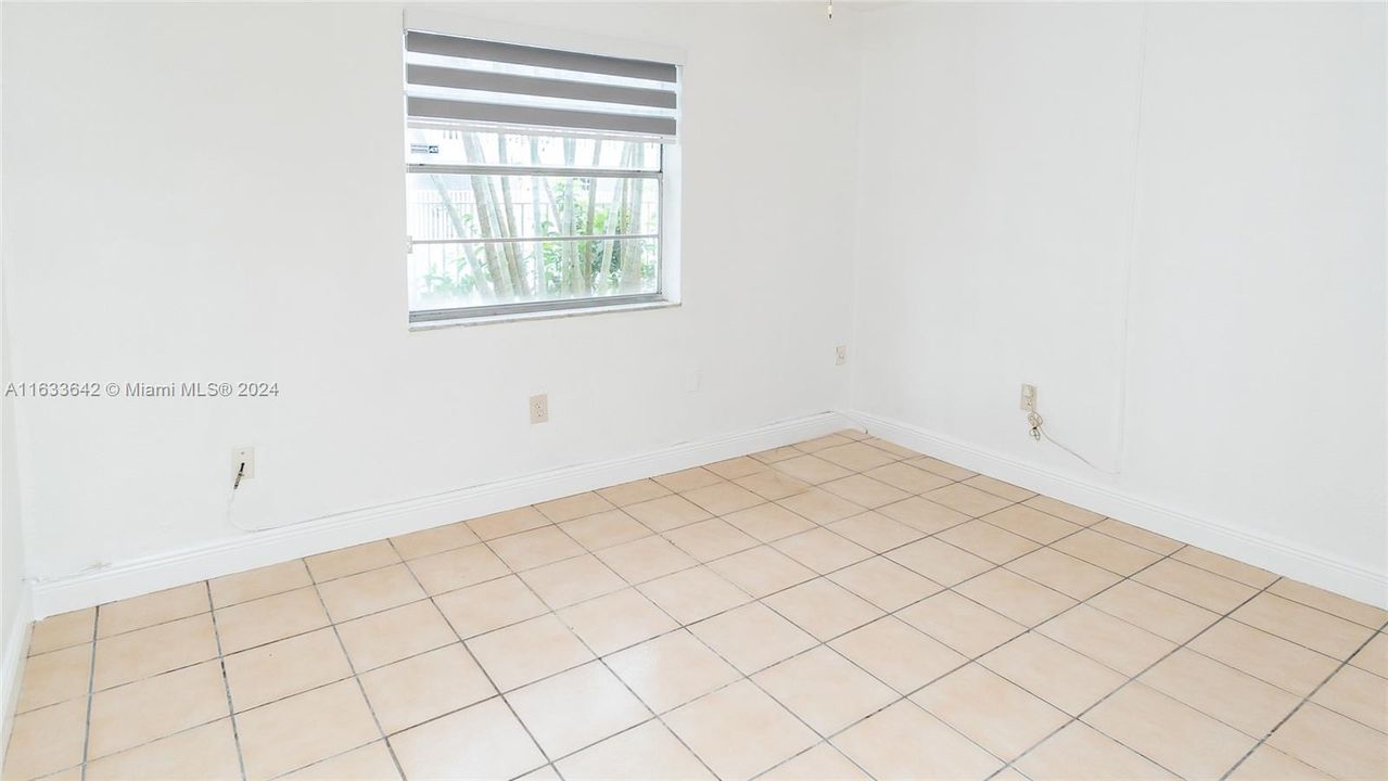 For Sale: $220,000 (2 beds, 1 baths, 801 Square Feet)