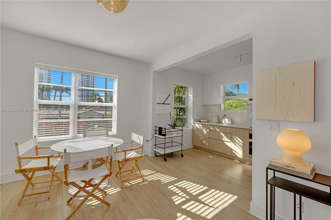 Active With Contract: $3,000 (1 beds, 1 baths, 603 Square Feet)