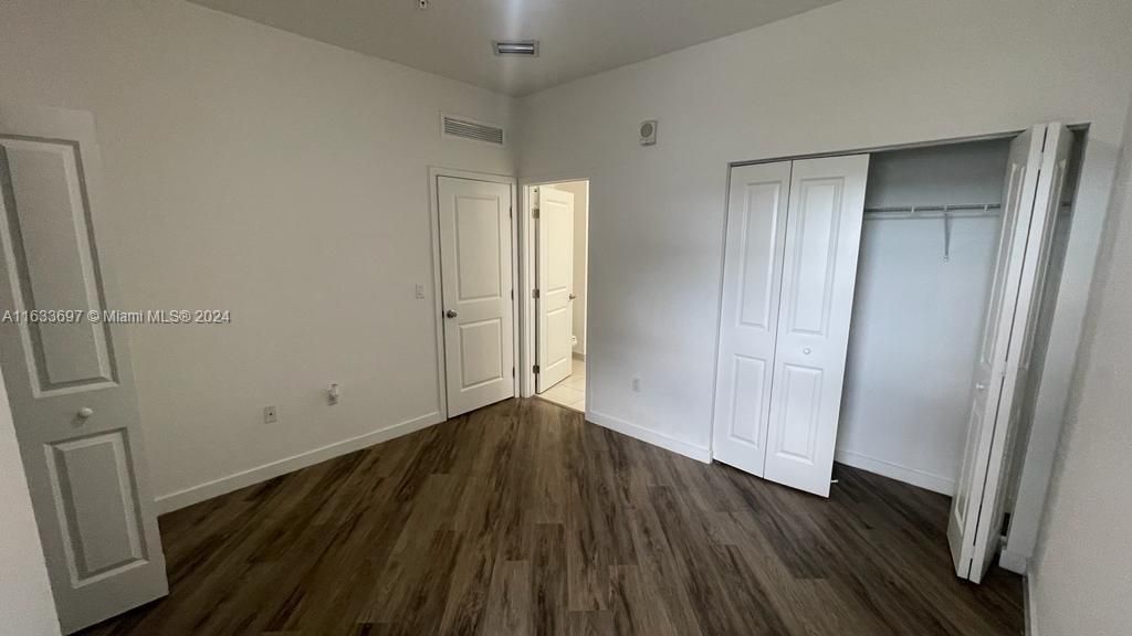 Active With Contract: $2,549 (2 beds, 2 baths, 1262 Square Feet)