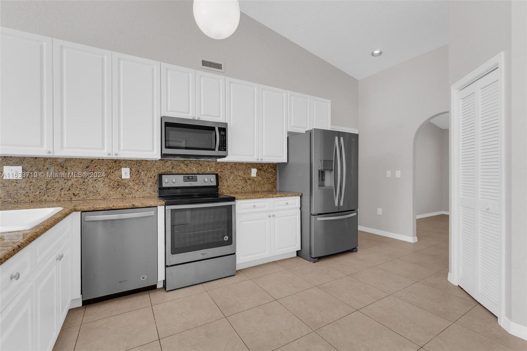 Active With Contract: $4,800 (3 beds, 2 baths, 1905 Square Feet)