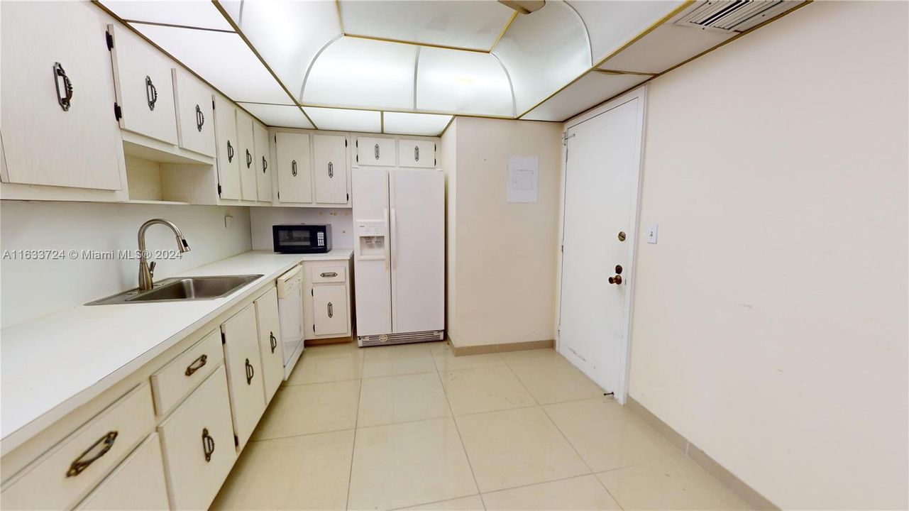 For Sale: $345,000 (2 beds, 2 baths, 1400 Square Feet)