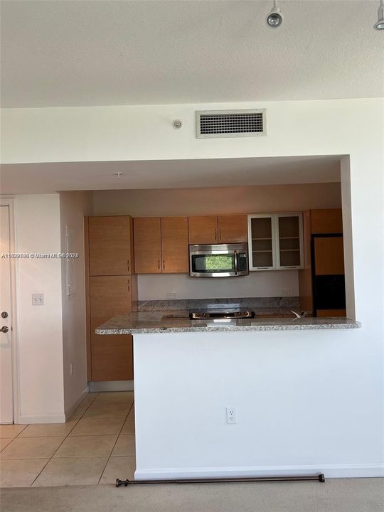 For Rent: $2,400 (1 beds, 1 baths, 765 Square Feet)