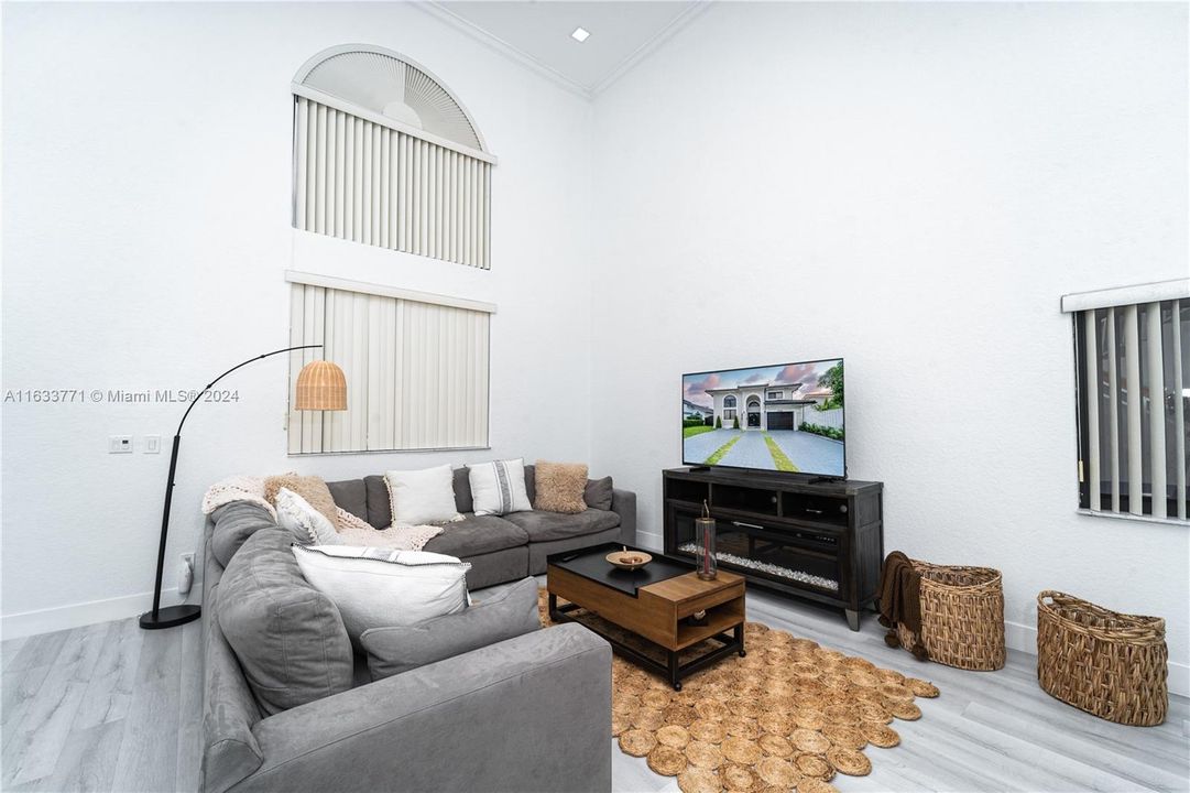 Active With Contract: $785,000 (3 beds, 2 baths, 1806 Square Feet)