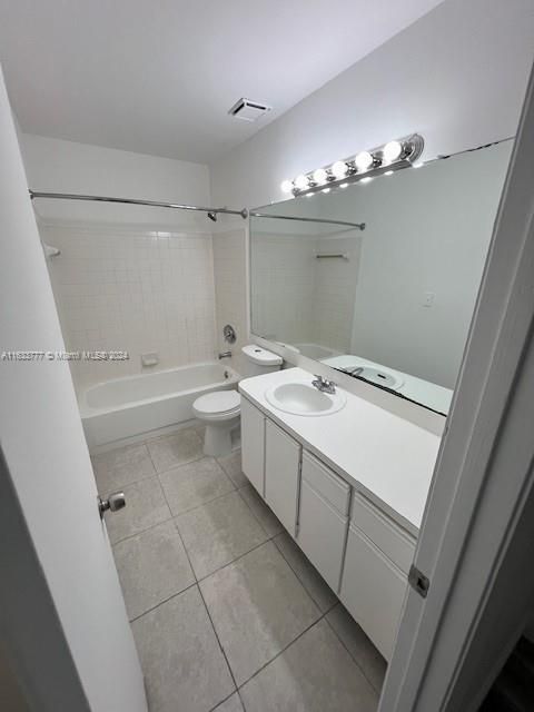 Active With Contract: $2,300 (2 beds, 2 baths, 1100 Square Feet)