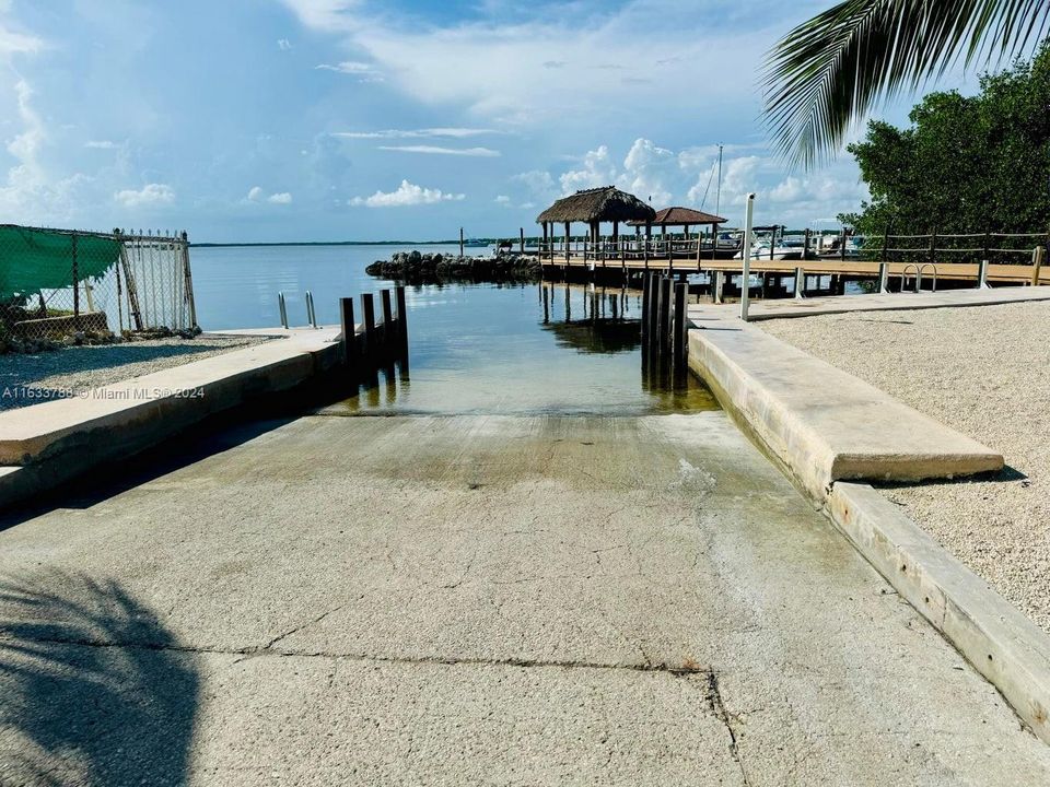 park2 boat ramp with temp dockage