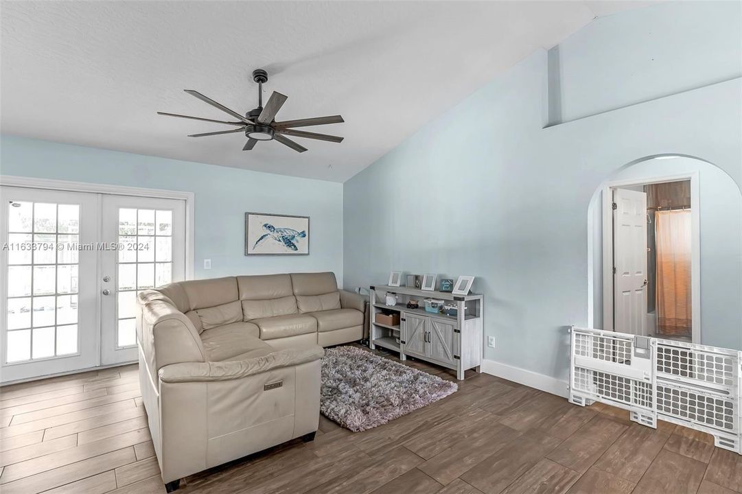 For Sale: $369,900 (3 beds, 2 baths, 1384 Square Feet)