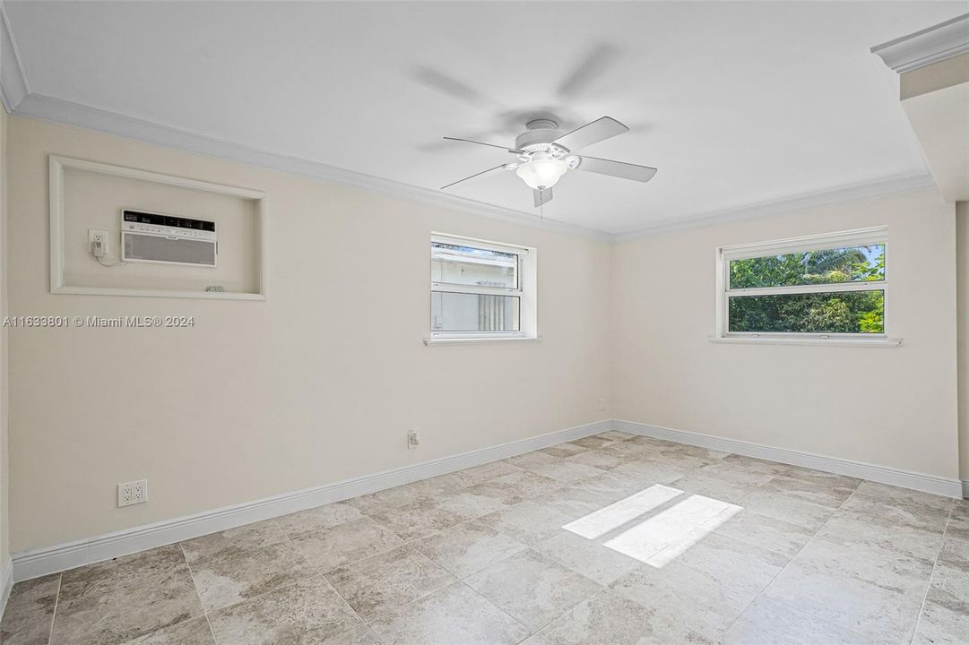 For Sale: $465,000 (2 beds, 1 baths, 1084 Square Feet)