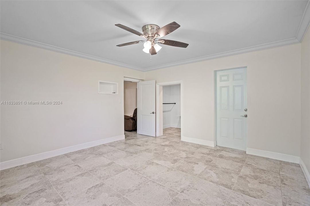 For Sale: $465,000 (2 beds, 1 baths, 1084 Square Feet)