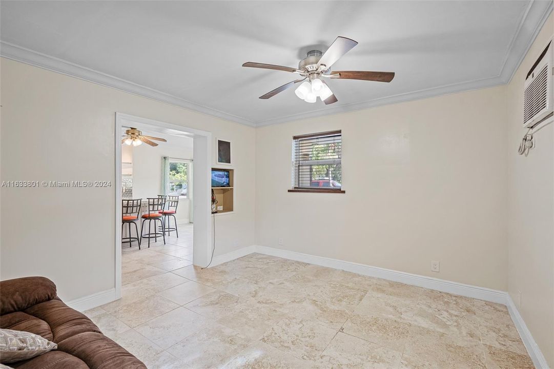 For Sale: $465,000 (2 beds, 1 baths, 1084 Square Feet)