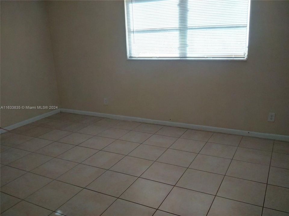 For Rent: $1,735 (2 beds, 1 baths, 740 Square Feet)