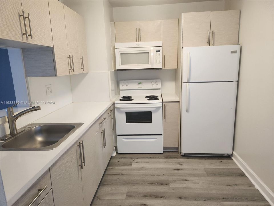 For Rent: $1,900 (1 beds, 1 baths, 650 Square Feet)