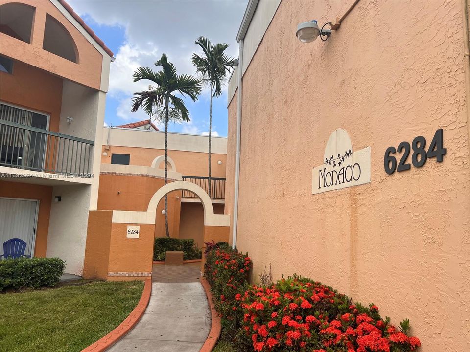 最近租的: $2,300 (2 贝兹, 2 浴室, 982 平方英尺)