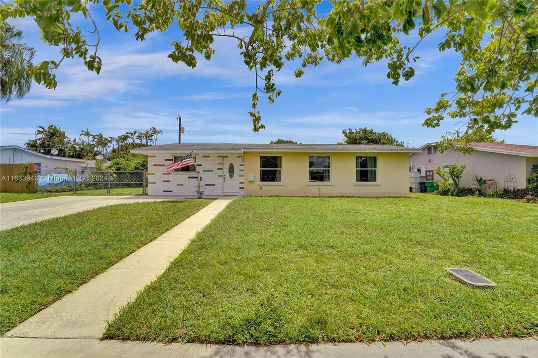 For Sale: $569,000 (3 beds, 2 baths, 1228 Square Feet)