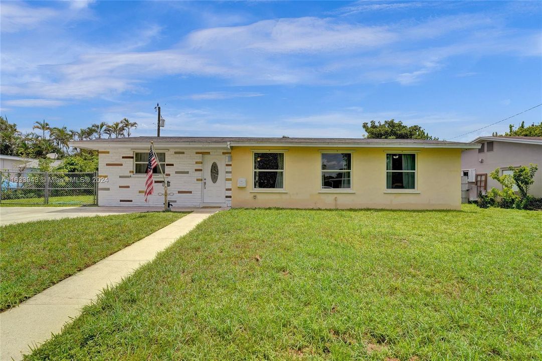 For Sale: $569,000 (3 beds, 2 baths, 1228 Square Feet)