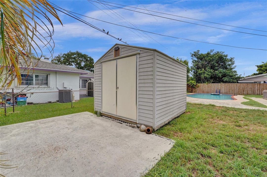 For Sale: $569,000 (3 beds, 2 baths, 1228 Square Feet)