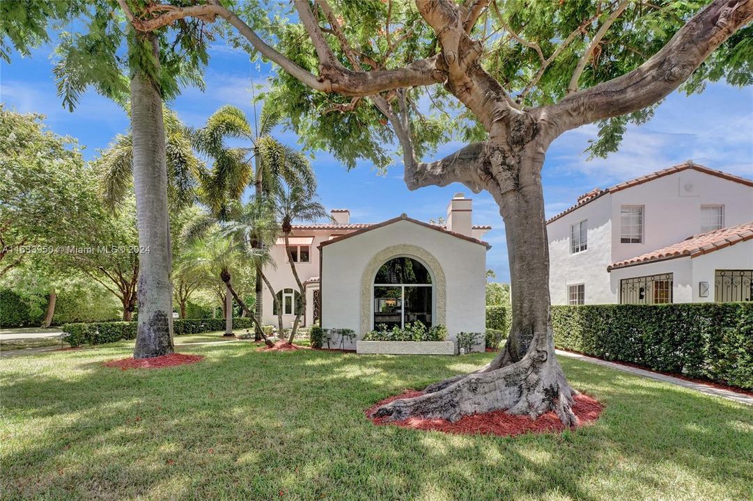 For Sale: $3,399,000 (4 beds, 4 baths, 3281 Square Feet)