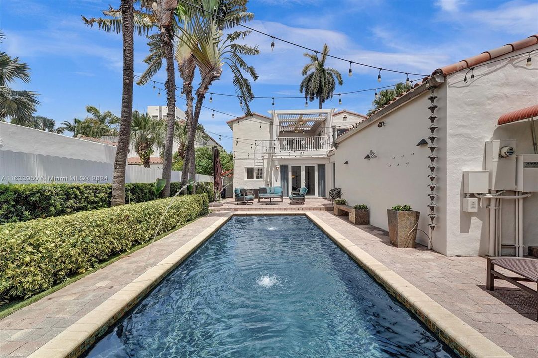 For Sale: $3,399,000 (4 beds, 4 baths, 3281 Square Feet)