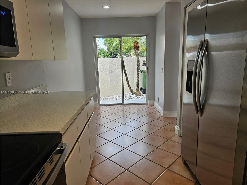 Active With Contract: $2,950 (2 beds, 2 baths, 1410 Square Feet)