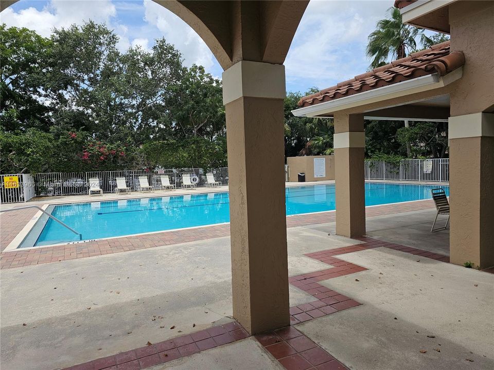 Active With Contract: $2,950 (2 beds, 2 baths, 1410 Square Feet)