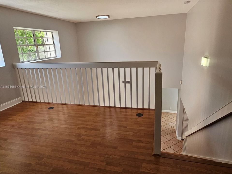 Active With Contract: $2,950 (2 beds, 2 baths, 1410 Square Feet)