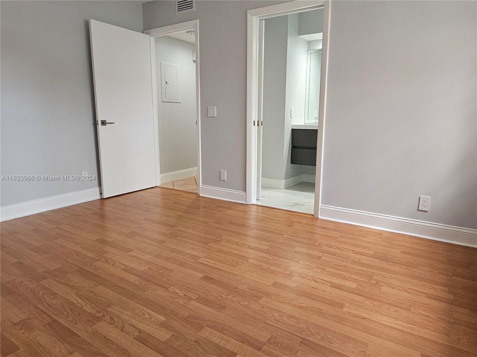 Active With Contract: $2,950 (2 beds, 2 baths, 1410 Square Feet)