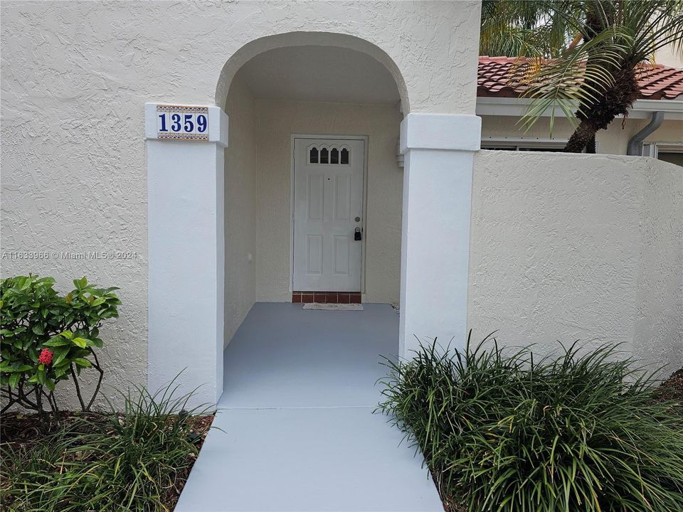 Active With Contract: $2,950 (2 beds, 2 baths, 1410 Square Feet)