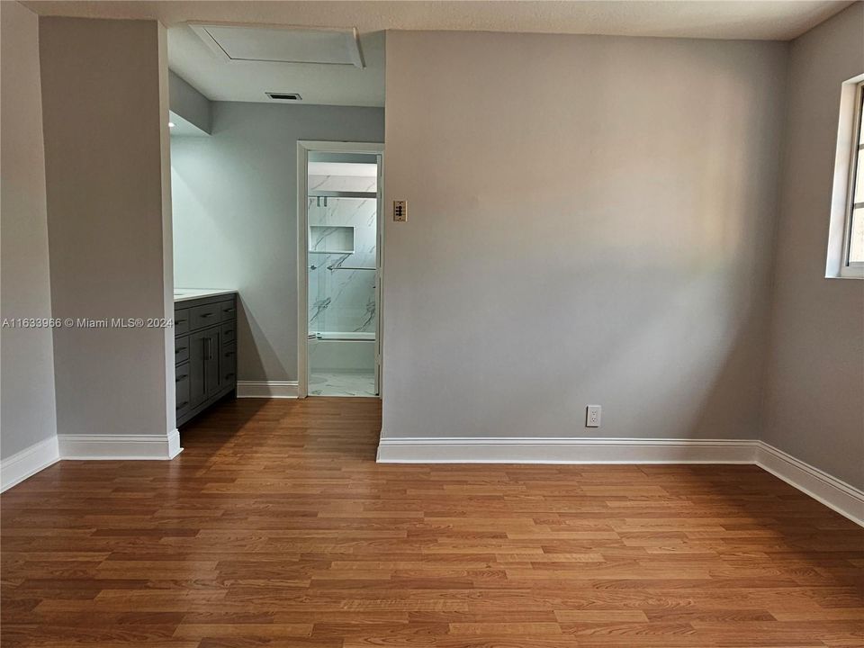 Active With Contract: $2,950 (2 beds, 2 baths, 1410 Square Feet)