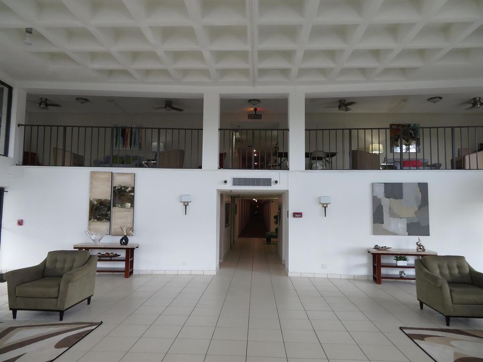 10_9233_Bldg._Lobby