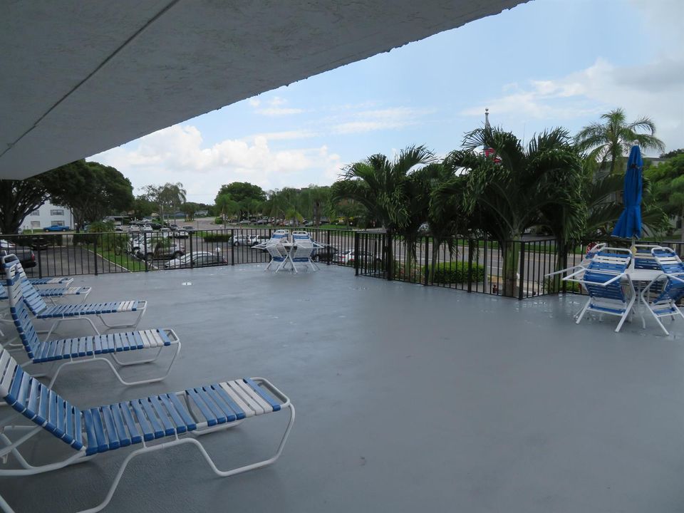 28_9233_Bldg._Sundeck