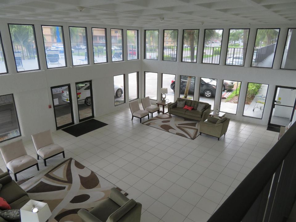 24_9233_Bldg._Lobby