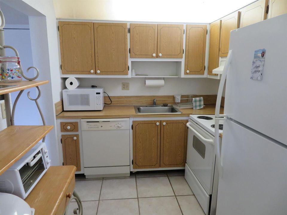 43_9233-119_Kitchen
