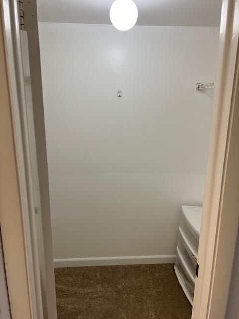62_9233-119_Walk-in_Closet