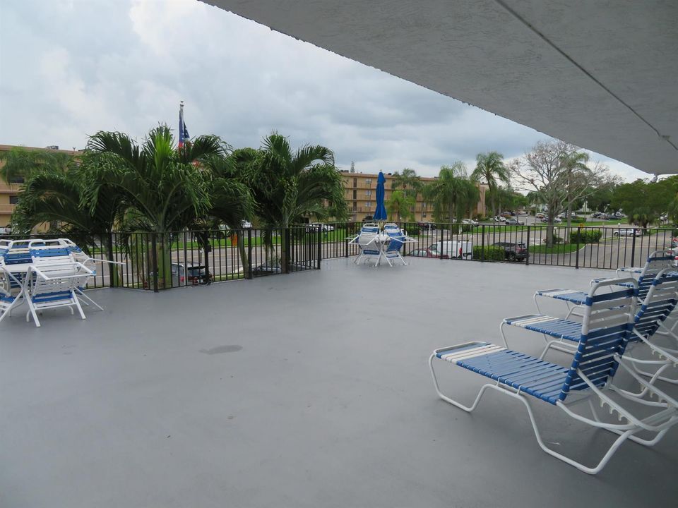 30_9233_Bldg._Sundeck